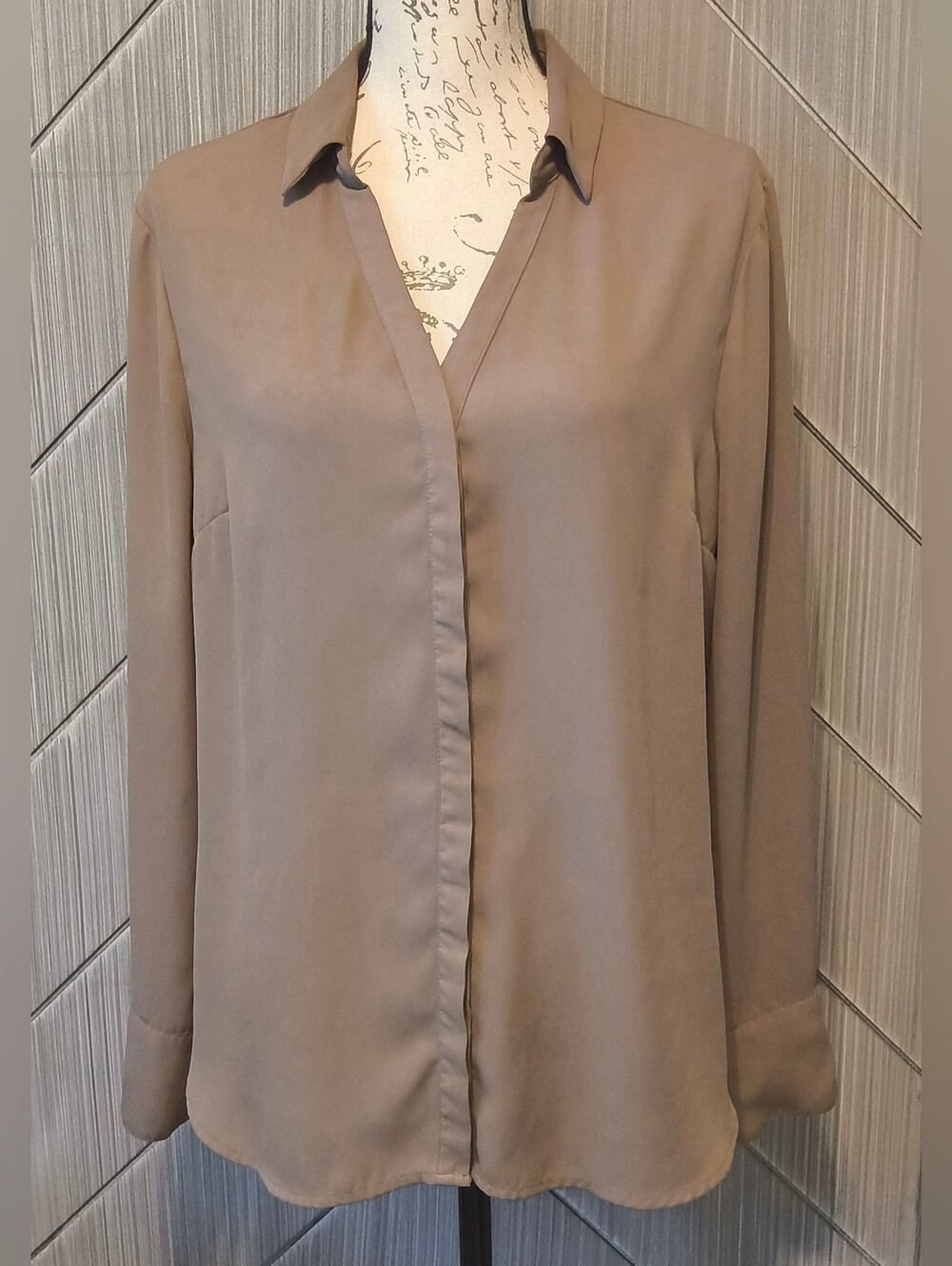 Worthington Women L Taupe Button Front Blouse Collared Long Sleeve Quiet Luxury